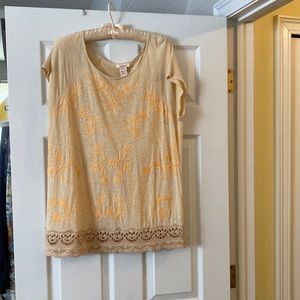 Sundance size medium embroidered top sand and melon colors